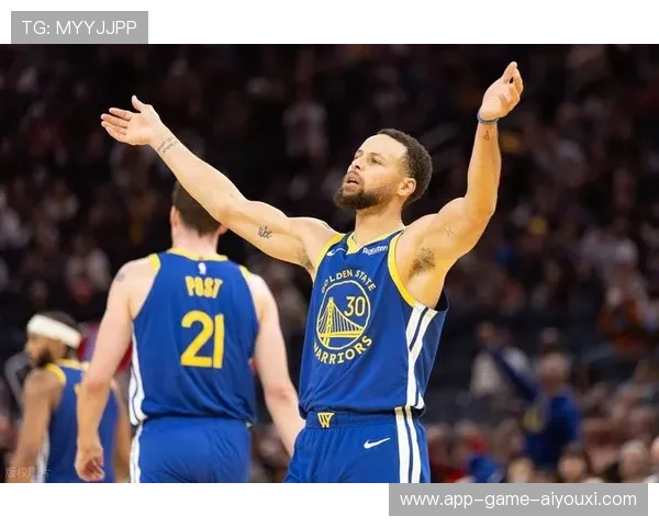 勇士凭借三分雨重击太阳，库里与穆迪成关键，勇士队员对库里