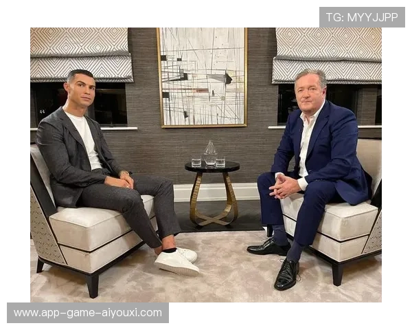 C罗健身房意外救下一名晕倒粉丝，被赞英雄