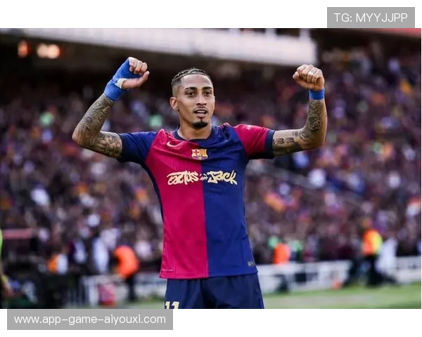 拉菲尼亚凌空抽射直击球门上角 拉菲尼亚凌空抽射直击球门上角