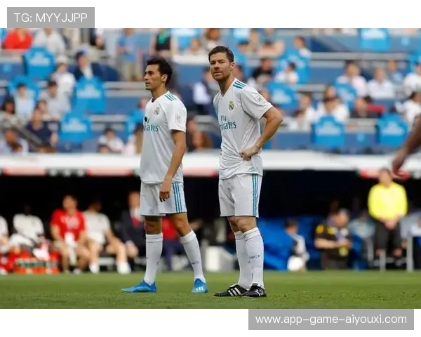 皇马更衣室战争升级：教练与球星公开对峙